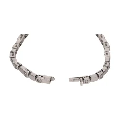 PULSERAS Pulsera tipo riviere en oro blanco con brillantes en chatón.